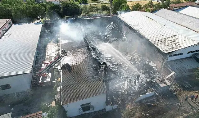 Kauçuk fabrikasındaki yangın 3 saatlik çalışmayla kontrol altına alındı