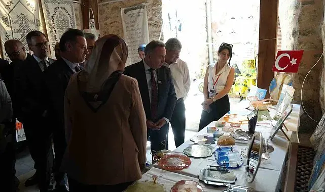 Kaldıkları yurtlarda yıl boyunca eğitim alan öğrencilerin eserleri görücüye çıktı