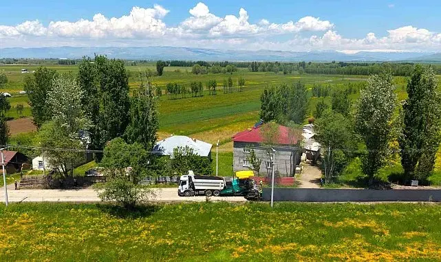 Muş'ta köy yollarında asfalt seferberliği