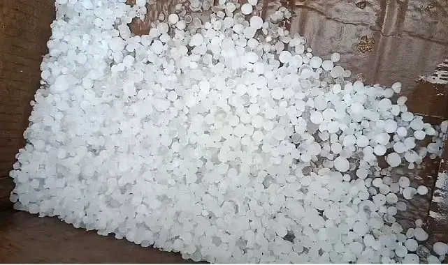 Bilecik'i ceviz büyüklüğündeki dolu vurdu