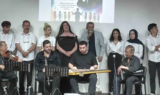 Yavuz Bingöl, denetimli serbestlik çocuk korosuyla aynı sahneyi paylaştı