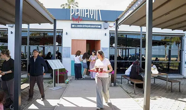 Mersin'de bayramın adresi belediye kafeleri oldu