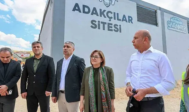 Başkan Şahin, Gazi Konut tarafından yapılan yeni Adakçılar Sitesi'ni inceledi