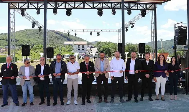 Gençlerin mutluluklarına ortak olacak