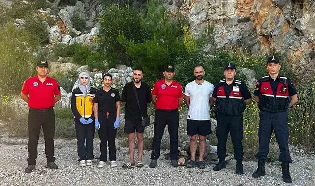Gezmek için gittikleri Gizli koyda kaybolan 2 kişi JAK timlerince kurtarıldı