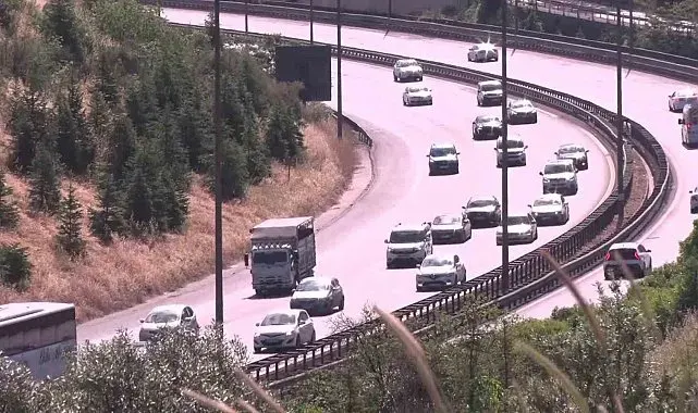 Tatilcilerin dönüşü Kocaeli geçişini hareketlendirdi