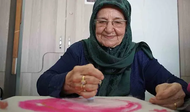 Yaşlı kadın gençlik hayalini gerçekleştiriyor