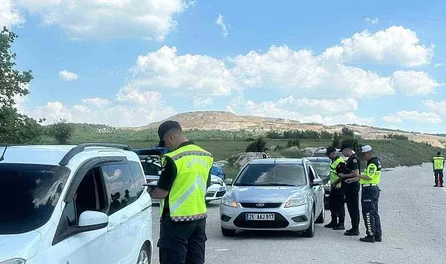 Bilecik'te bayram denetimi: 321 kişi ve 144 araç sorgulandı