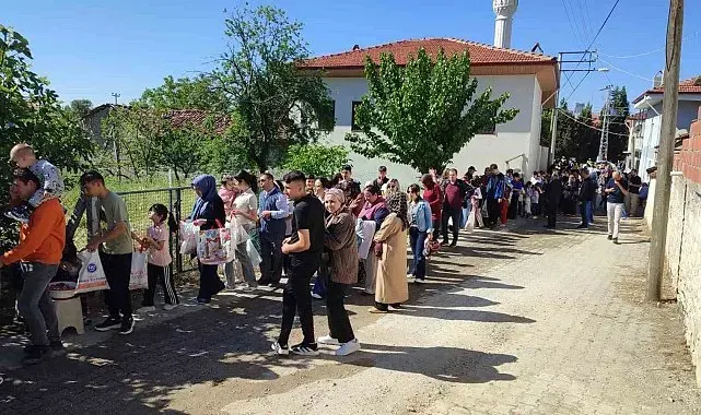 Asırlık 'Çörek Derme' geleneğinde yiyecekler paylaşıldı