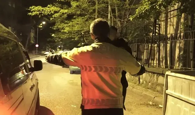 Uygulamada görüntü alan gazetecinin üzerine yürüdü: "Çekme beni senin donuna kadar alırım"