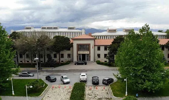 Erzincan'da cadde ve sokaklar boş kaldı