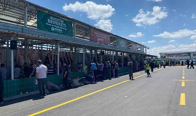Pursaklar Belediyesi'nden kurban kesim alanında vatandaşlara konforlu hizmet