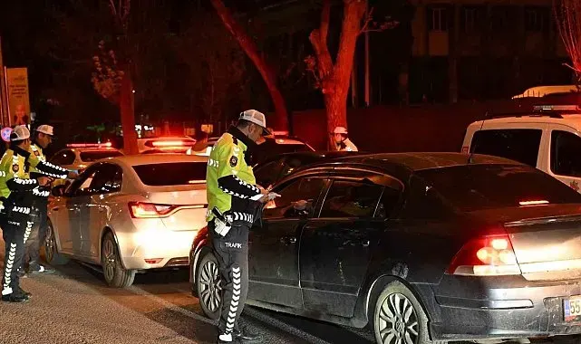 Kars'ta Bayram trafiğinde sıkı denetim: "Bir kural, Bir hayat kurtarır"
