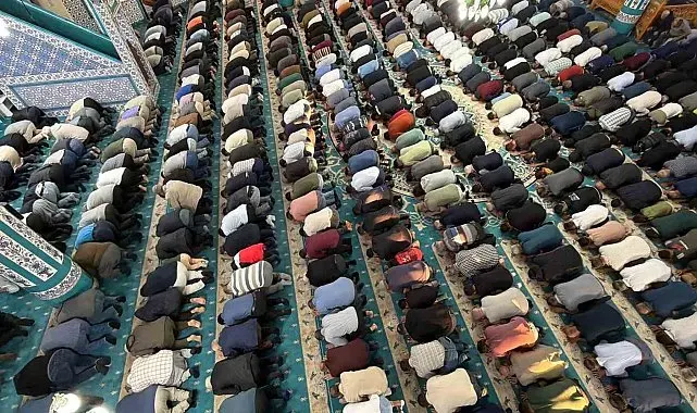 Osmaniye'de bayram namazında camiler doldu, vatandaşlar protokolle bayramlaştı