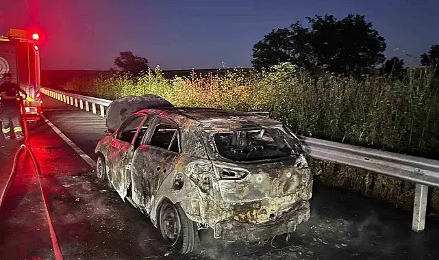 Çorlu yolunda seyir halindeki otomobil alevlere teslim oldu