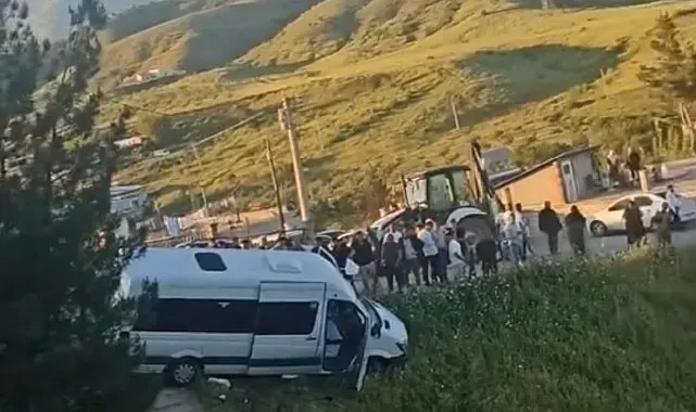 Mezarlık ziyareti dönüşü faciadan dönüldü: Freni patlayan minibüs şarampole yuvarlanmaktan son anda kurtuldu