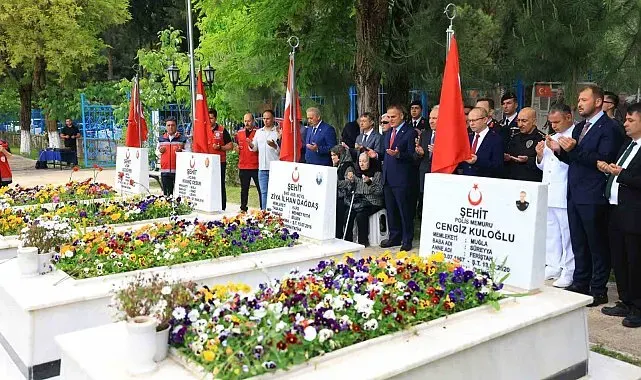 Vali Akbıyık, Kurban Bayramı nedeniyle şehitliği ziyaret etti