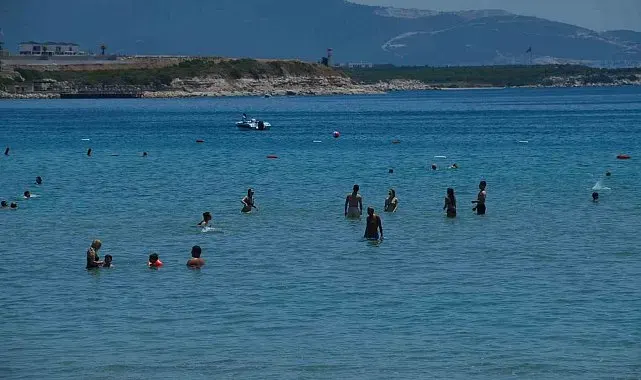 Didim'de 9 günlük tatilde deniz keyfi başladı