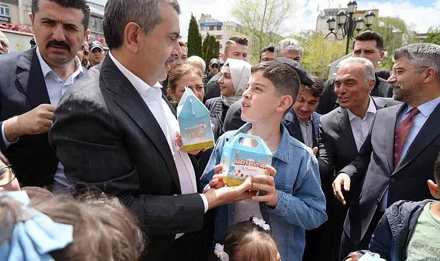 Bakan Tekin: " Bu olayın arkasında başka bir şaibe aramaya gerek yok, yeterince şaibe zaten orada var"