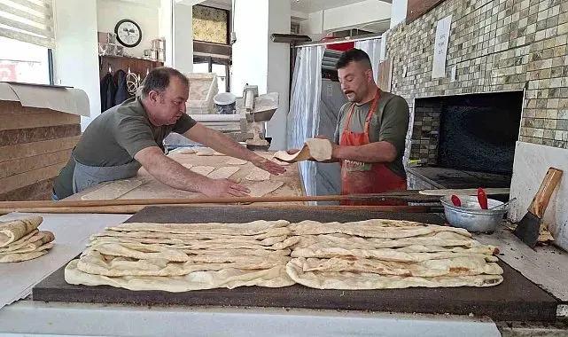Hisarcık'ta fırıncıların lavaş mesaisi