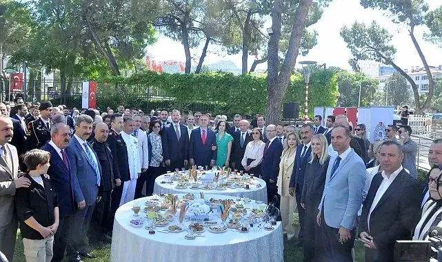 Muğla Valiliği bahçesinde geleneksel Bayramlaşma töreni düzenlendi