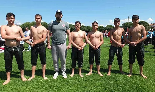 Burhaniyeli gençler Mustafakemalpaşa güreşlerine hazırlanıyorlar