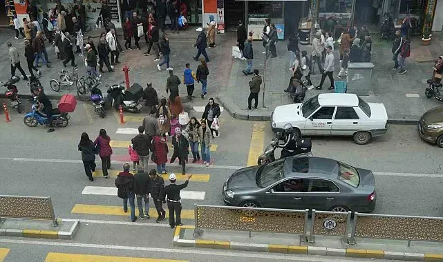Erzincan'da bayram alışverişi yoğunluğu yaşanıyor