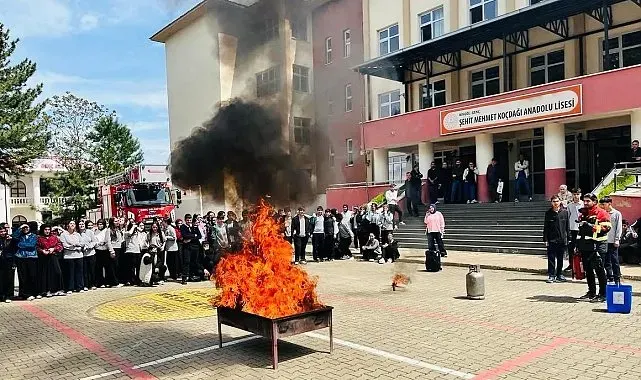 Bingöl'de 6 bin 100 kişiye yangın ve tahliye eğitimi
