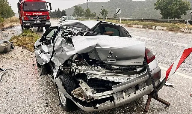 Yol kenarındaki otomobile tır çarpıp kaçtı: 1 yaralı