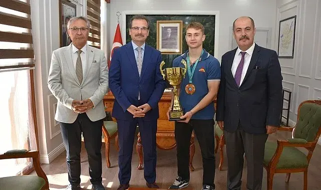 Salihli Kaymakamı Güldoğan, dünya şampiyonunu ağırladı