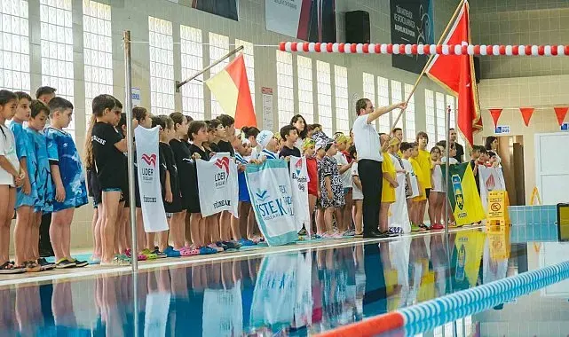 Aydın'da Okul Sporları Minikler Yüzme İl Birinciliği başladı