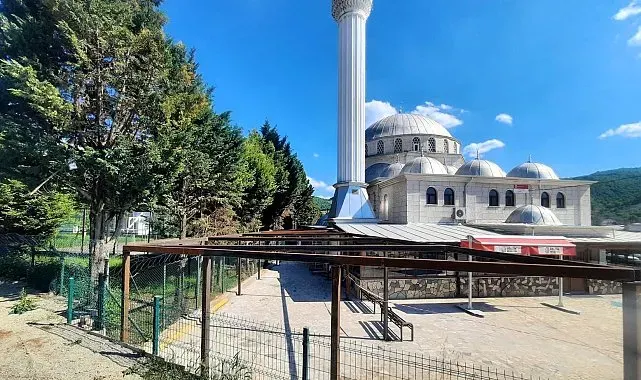 İbadethaneler bayrama hazırlanıyor