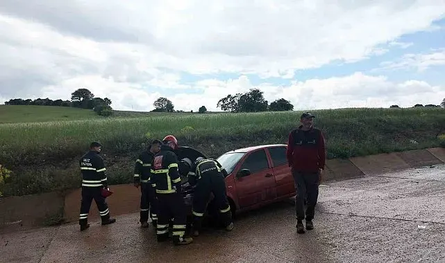 Gediz'de otomobil yoldan çıktı: 4 yaralı