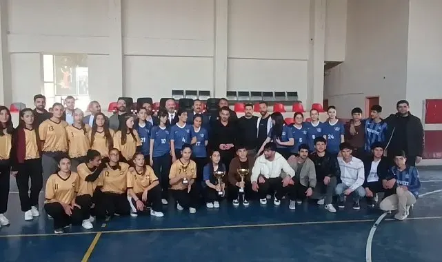 Özalp'te Liseler Arası Voleybol Turnuvası düzenlendi