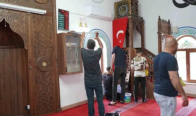 Yunusemre'de camiler bayram namazına hazırlanıyor