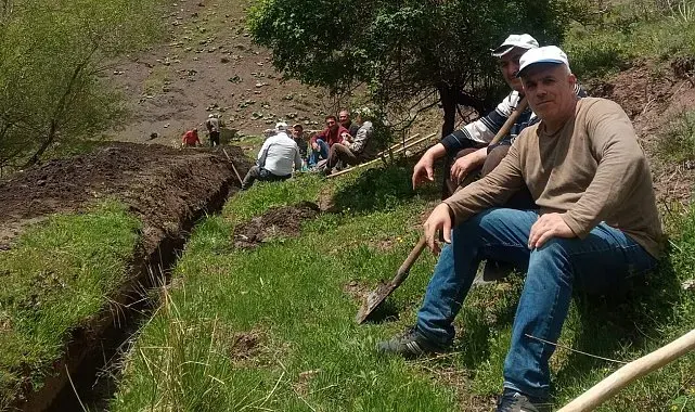 Köylülerden imece usulü su kanalı temizliği