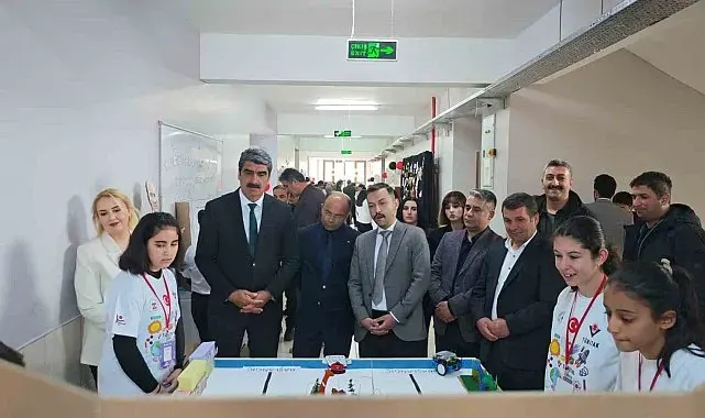 Koçak Ortaokulu'nda bilim fuarı yoğun ilgi gördü