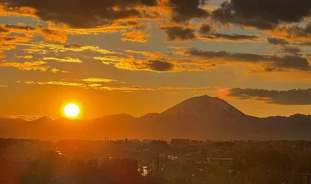 Ağrı'da gün batımı görsel şölen sundu