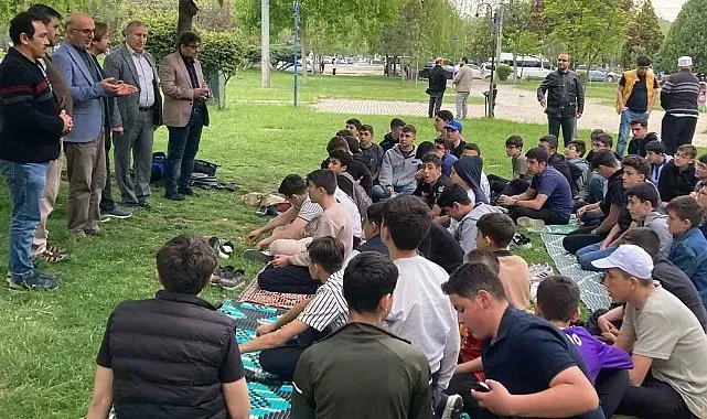Kur'an kursu öğrencilerinden eğitime piknik molası