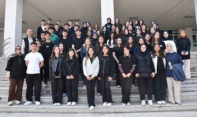 Öğrenciler sağlık alanındaki eğitimi yerinde gördü