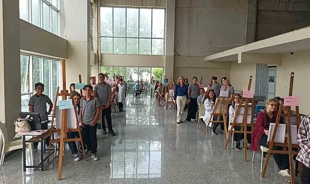 Öğrenciler öğretmen oldu, veliler yeniden sıralara döndü