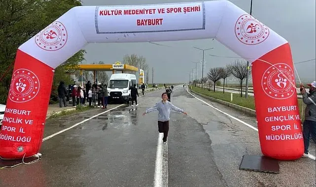 Demirözü'nde 'Gençlik Koşusu' düzenlendi