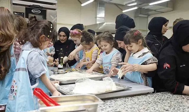 GİBTÜ mutfağında minik şeflerin Gastronomi yolculuğu