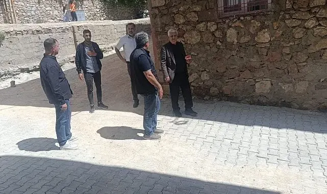 Çermik'te yağışlar nedeni ile bozulan yollar onarılıyor