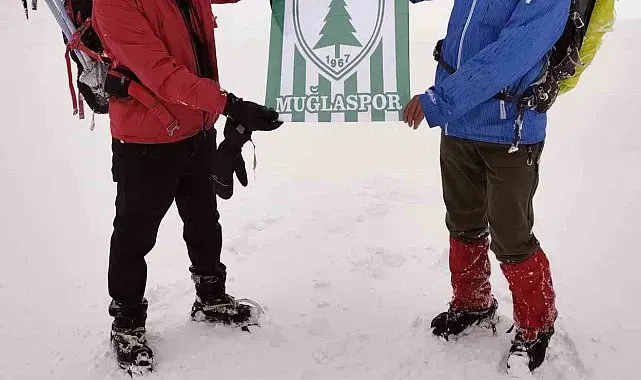 Erciyes dağına tırmanan Muğlalı dağcılar 'Şampiyon Muğlaspor' flaması açtı