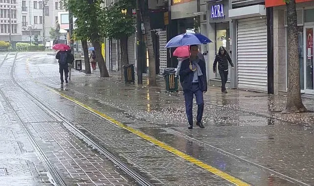Eskişehir güne yağmurlu başladı