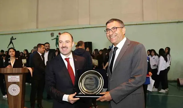 Hasan Oğuz'a anlamlı plaket