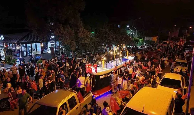 Bozdoğan sokaklarında Bandırma Vapuru coşkusu