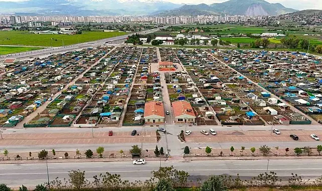 Başkan Büyükkılıç'tan hobi bahçesi sakinlerine atalık fide hediyesi