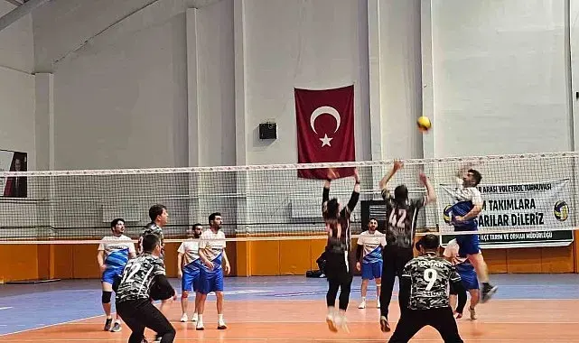 Adilcevaz'da kurumlar arası turnuvanın şampiyonu jandarma oldu